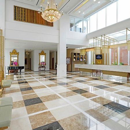 La Lisa Hotel Сурабая Екстер'єр фото